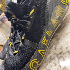 SC Under Armour size 6